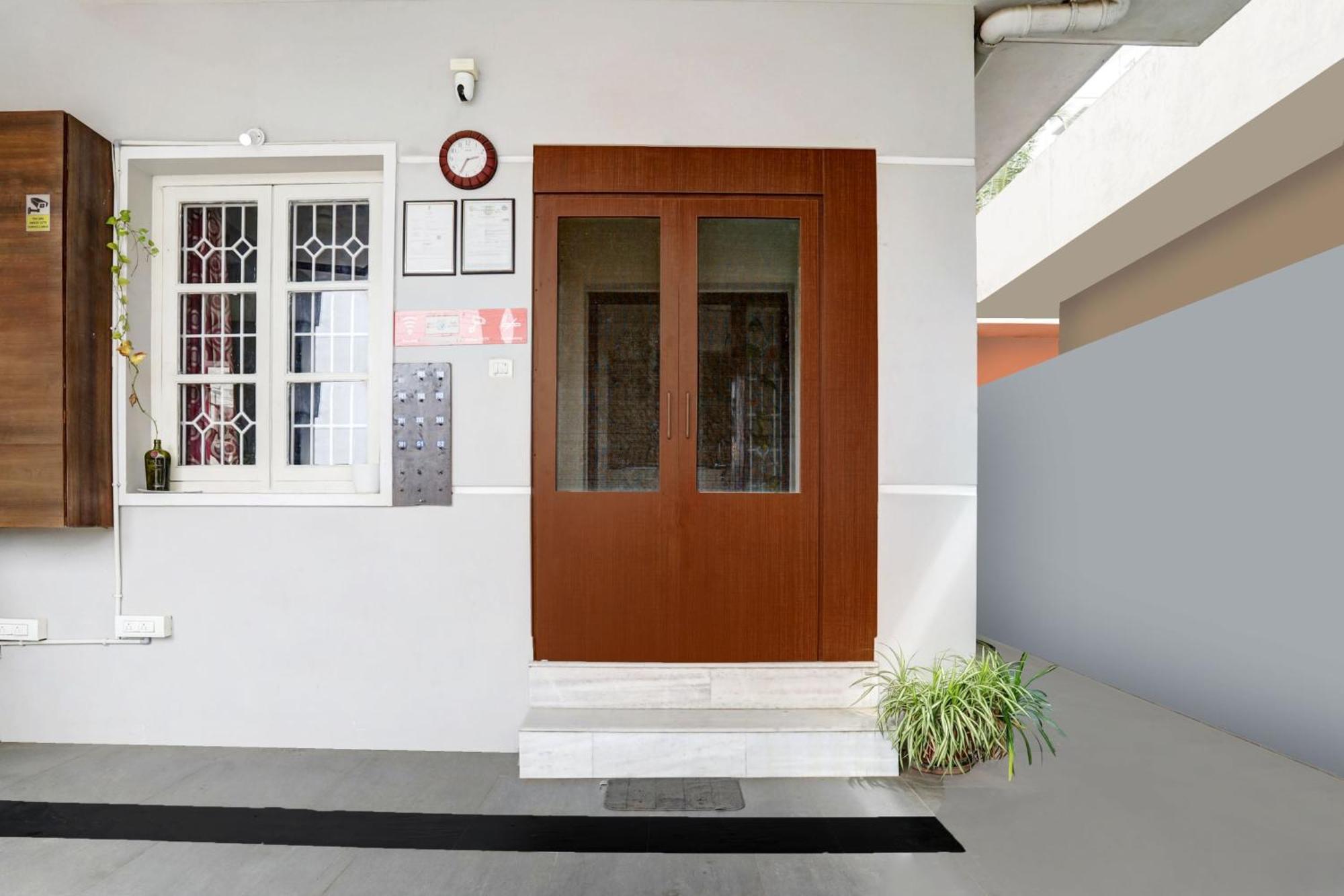 Super Hotel O Ashok Nagar Near Jntu College Kākināda Exteriör bild